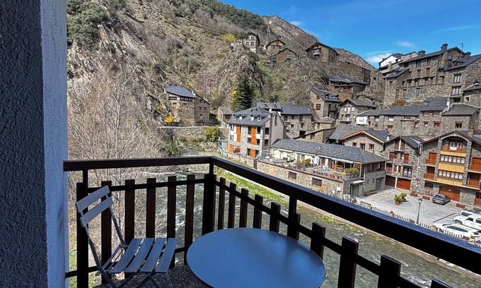 Llavorsi Hostel | Hostal Noguera