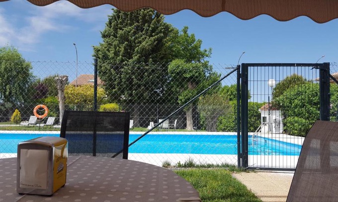 Pedrosillo El Ralo House | Hostal Restaurante Carolina