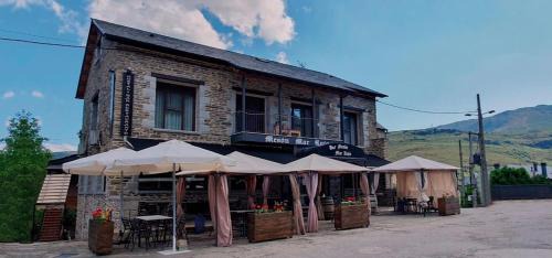 Requejo House | Hostal Restaurante MarRojo Sanabria