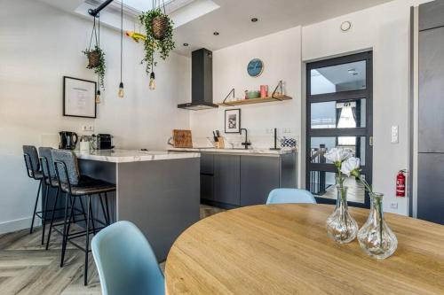 Scheveningen Apartment | Hosted by Wendy Prins Willem 3