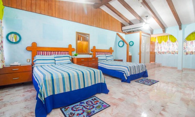Acapulco House | Hostpal Acapulco Casa el Rosal