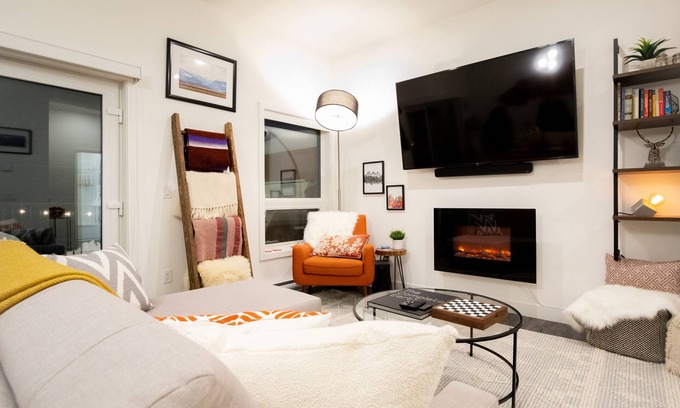 Revelstoke Condo | Hot Tub, 3 min to Resort, Fully Stocked Kitchen Complimentary Local Coffee