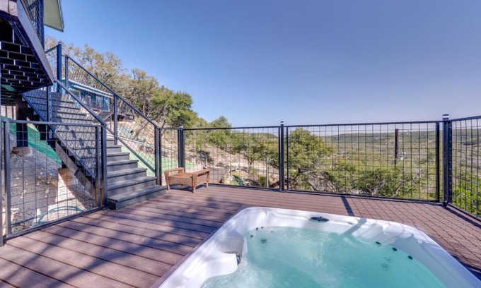 Canyon Lake House | Hot Tub, Boat Ramp Cabin Close to Canyon Lake