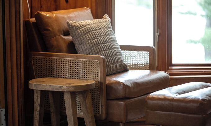 Luck Cabin | Hot Tub | Fireplace Place | Lakefront