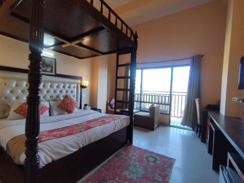 Shimla Hotel | Hotel Aachman with parking