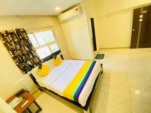 Navrangpura Hotel | Hotel Aakash Navrangpura Ahmedabad