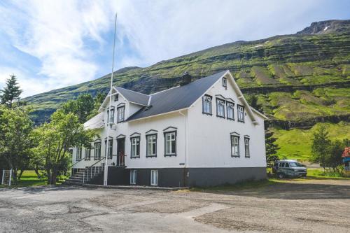 Seydisfjordur Hotel | Hotel Aldan - The Bank