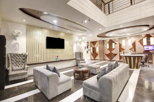 Paharganj Hotel | Hotel All Iz Well - Traveller Choice Award winner 2025