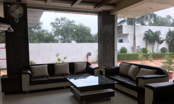 Lalitpur Hotel | Hotel Aryan Inn Lalitpur