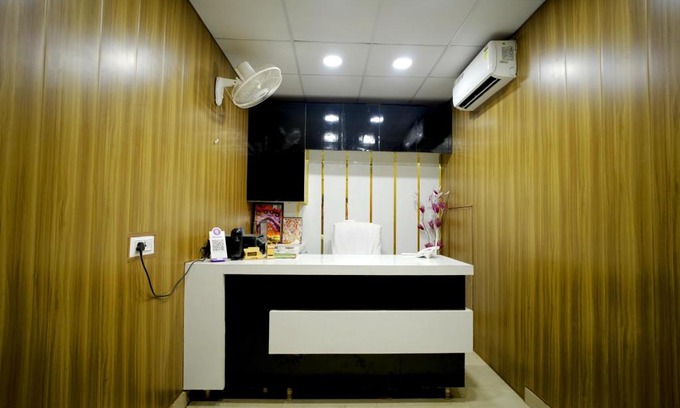 Phagwara Hotel | HOTEL DWARAKA INN -- LPU Law Gate -- Super Deluxe Rooms for Parents, Students, Couples, Corporate