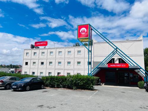Savigny-sur-Orge Hotel | Hotel First Eco Savigny Villemoisson Centre Commercial Carrefour