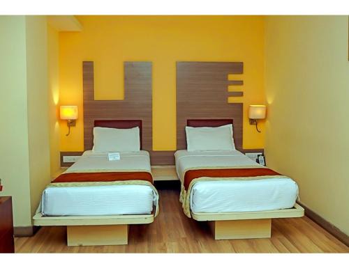 Lansdowne House | Hotel Galaxy, Lansdowne