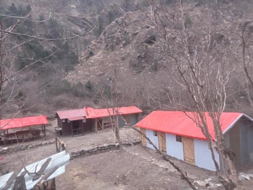 Mustang House | Hotel Guphaphant & Camp Side