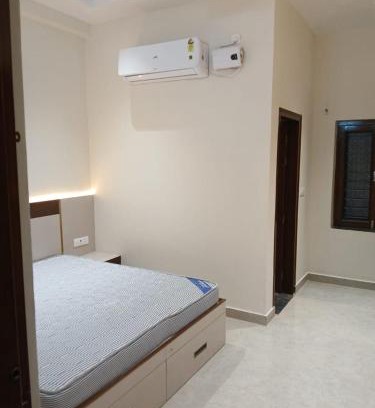 Mathura Hotel | Hotel Jaipur In, Jatipura Parikrama Marg Near Mukharvind Temple