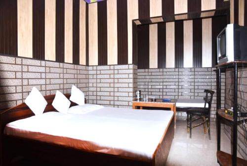 Didihat Hotel | Hotel Kaushalya Residency Inn Uttarakhand Near By Gandhi Park - Family-friendly