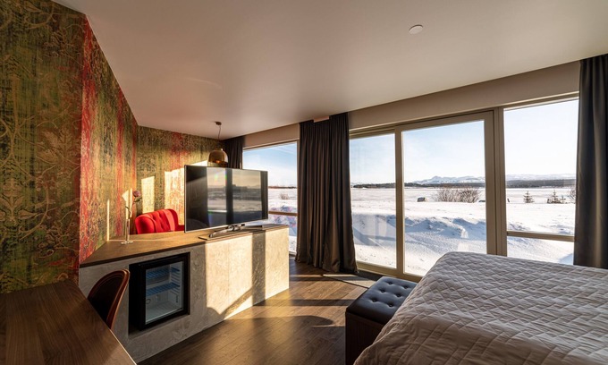 Kopavogur Hotel | Hotel Kriunes - A city hotel by the lake