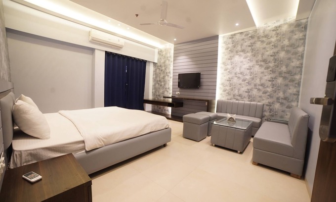 Rajnandgaon Hotel | Hotel Mayur