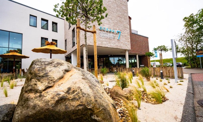 Esens Hotel | Hotel MeerZeiten inklusive externer Schwimmbad- & Saunanutzung