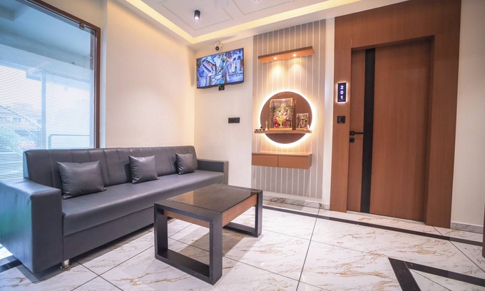 Navrangpura Hotel | HOTEL NEST ICON