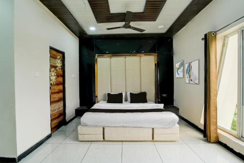 Dewas Hotel | Hotel O Golden wings