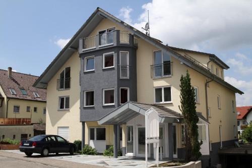 Bilfingen House | Hotel Pension Kaempfelbach