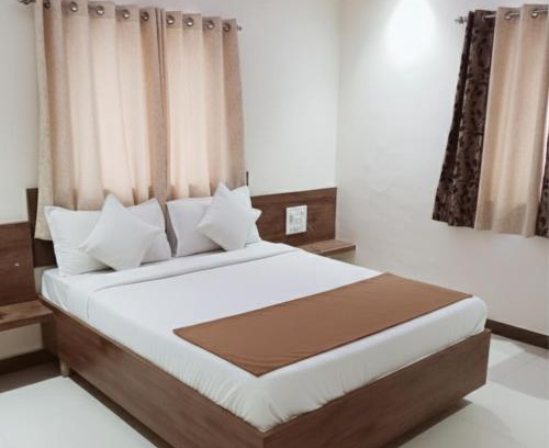 Somnath Hotel | Hotel Radhika