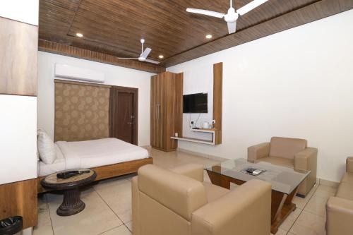 Hisar Hotel | Hotel Razia inn " A Unit of Sihag Construction & Real Estate Pvt Limited "