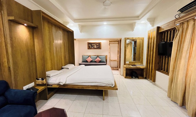 Amravati Hotel | Hotel Shripad Continental
