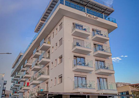 Shengjin Hotel | Hotel Triumf Shengjin