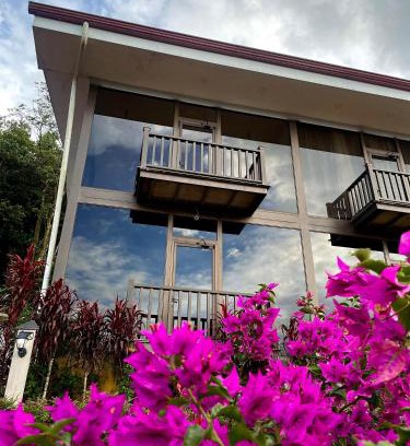 Bijagua Cabin | Hotel y Puentes Colgantes Heliconias Rainforest Lodge