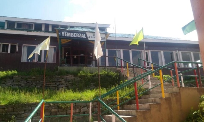 Srinagar Hotel | HOTEL YEMBERZAL JAMMU AND KASHMIR