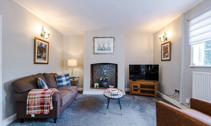 Altrincham Apartment | Hough Green Cottage by Staycay