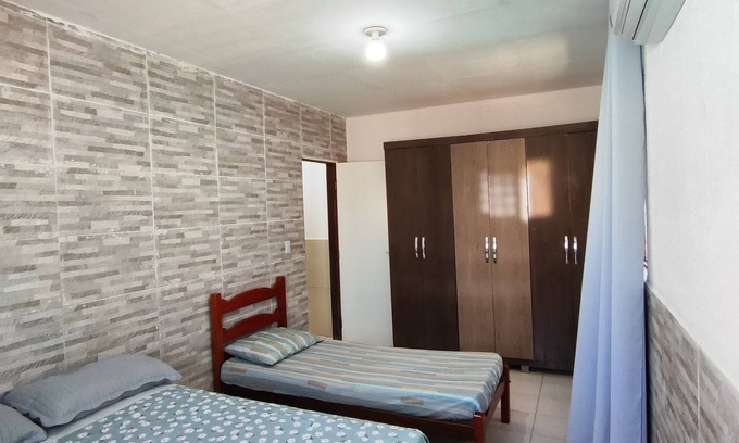 Ponta de Campina House | House 700m from the beach in Campina