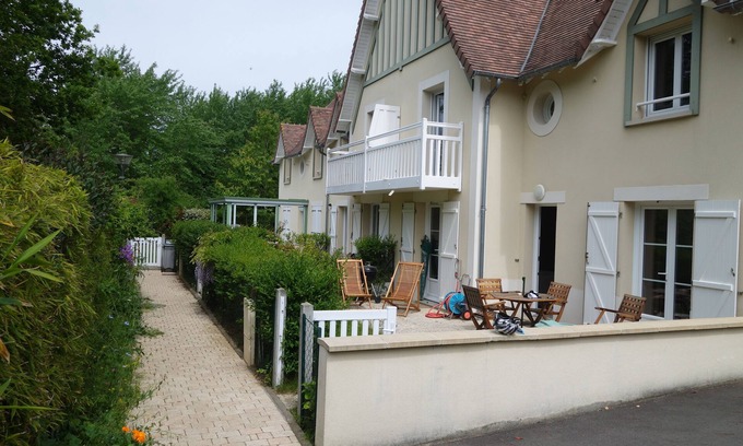 Merville-Franceville-Plage House | House with terrace in very quiet residence, sea access on foot, 2 bedrooms.