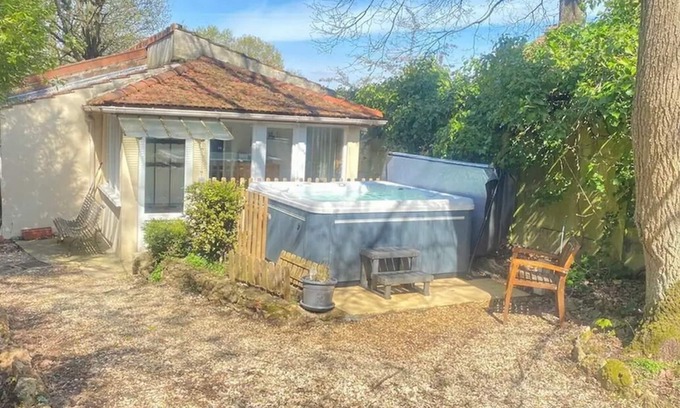Palaiseau House | House 3 p 40m2 quiet with garden and jacuzzi