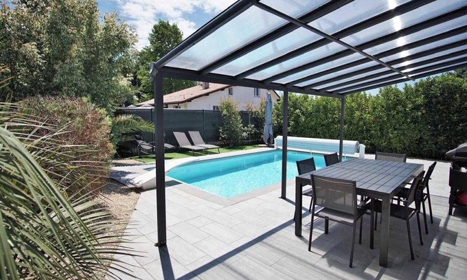 Leon House | House for 8 with private pool