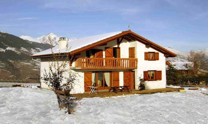 Longefoy Ski Chalet | House for 9-10 people to expose full south on the skiable field of Montalbert