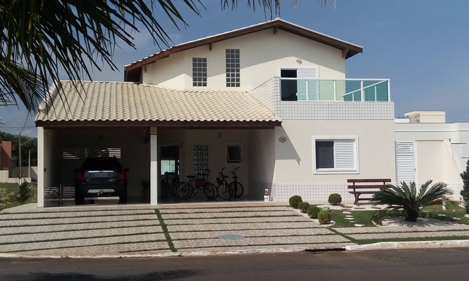 Raul Cury House | House in gated community with full leisure facilities on the seafront, monitored 24 hours a day