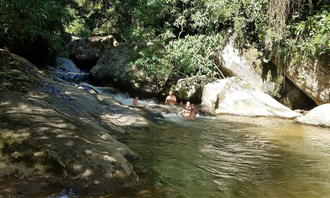 Lumiar Cottage | House in Lumiar/up to 8 people. Fireplace/private waterfall/bed and bath linen.