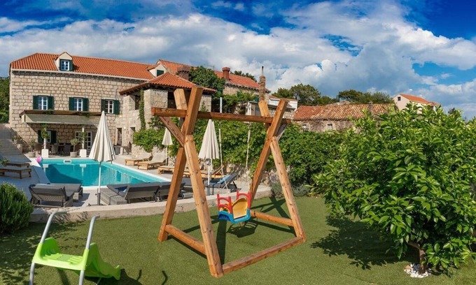 Mocici House | House in Močići with Private Pool and Panoramic View