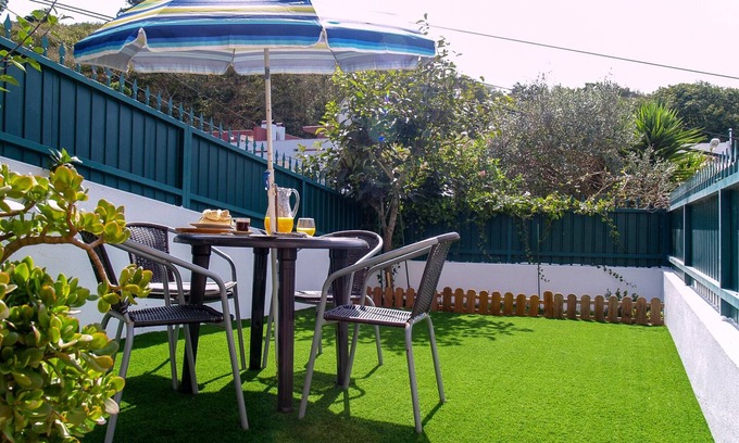 Sintra House | House in quiet area of ​housing. But close to the center.