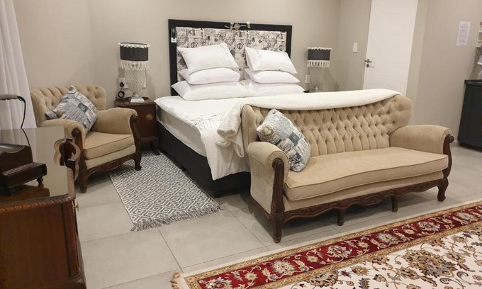 Moreleta Park House | House Mulberry Guesthouse