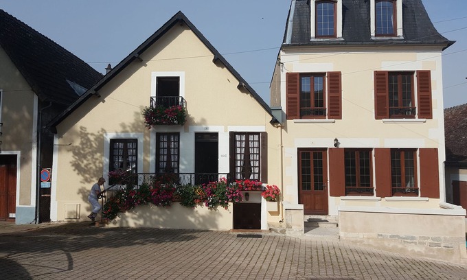 Pouilly-sur-Loire House | House N° 5 Place de l'église, Pouilly-sur-Loire.