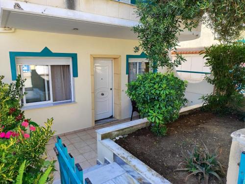 Kallithea Apartment | House of Christopher
