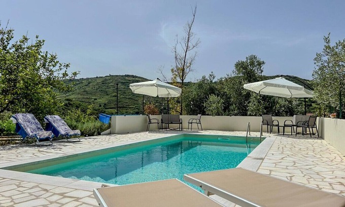 Modolo House | House of the Grapevine - Aurora