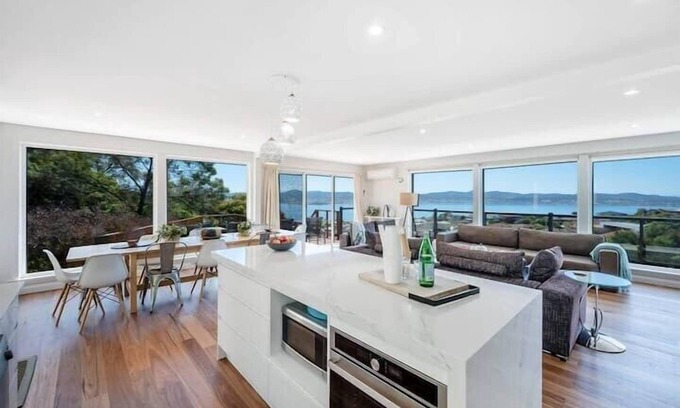 Sandy Bay House | House on the Hill with a View – Sleeps 12, 3 Bath.