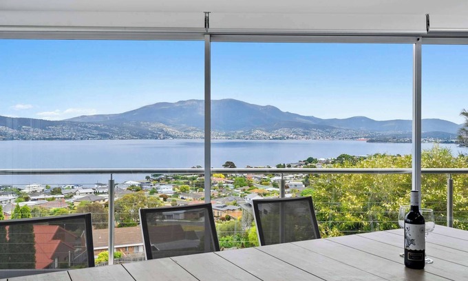 Howrah House | "House on the Hillside" with City Views Sleeps 12