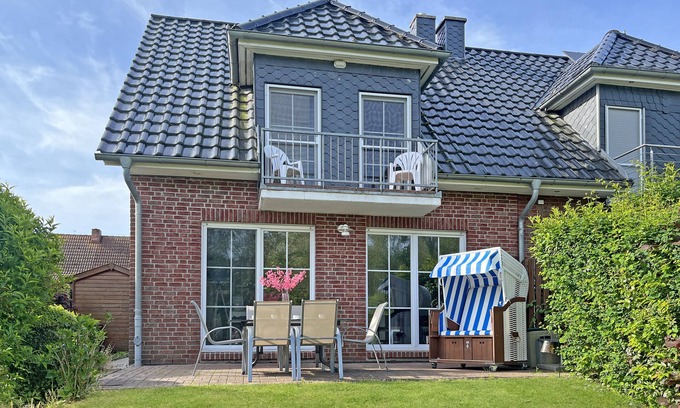 Kaltenhof House | House Sansibar only 700m from the beach with sauna & fireplace and large garden