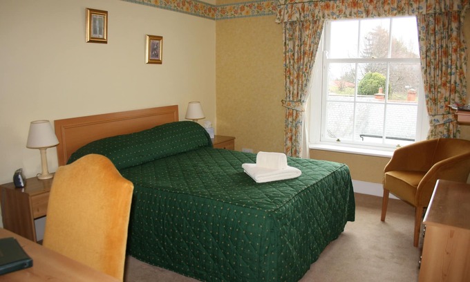 Dunster Apartment | House - Sleeps 6 & paid off site parking available