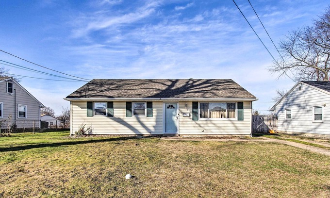 Bellmawr House | House w/Pellet Smoker & Grill, 1 Mi to Lake!